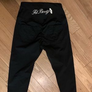 Fitbooty Capris- RUN SMALL